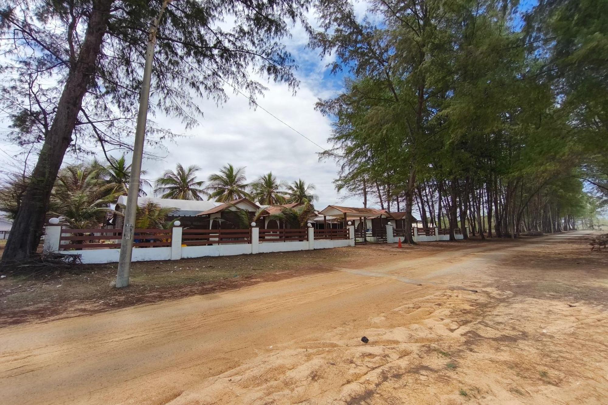 Alsafina Kijal Beach Resort & Restaurant Bagian luar foto